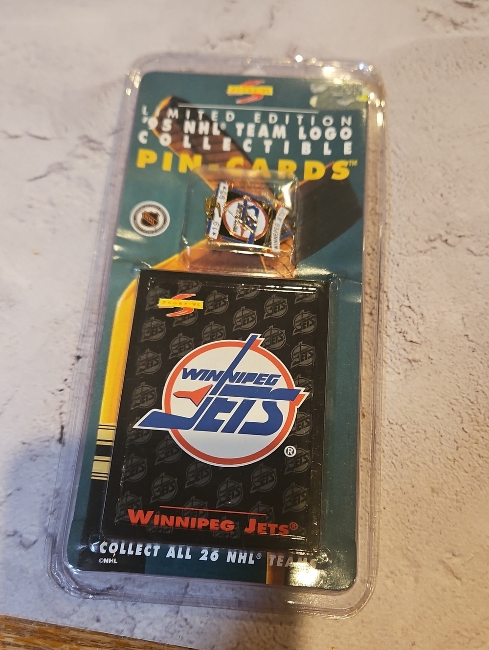 🌟3/$25🌟 vintage 1995 Winnipeg Jets limited edition collectible pin and Cards